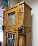 Немецкие часы с резьбой и витражом 