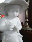 ФИГУРКА МАЛЬЧИКА С РЫБКОЙ