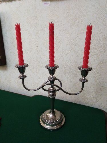 ПОДСВЕЧНИК НА ТРИ СВЕЧИ