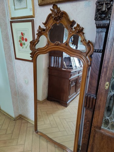 ЗЕРКАЛО НАСТЕННОЕ РЕЗНОЕ